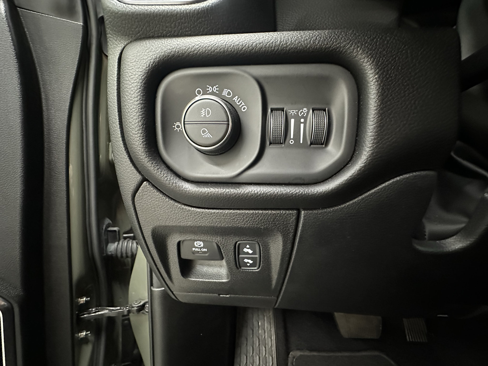 Used 2026 RAM 1500 Laramie AWD/4WD image 25