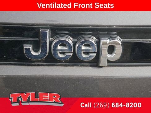 Certified 2022 Jeep Grand Cherokee Limited w/ Luxury Tech Group II image 17