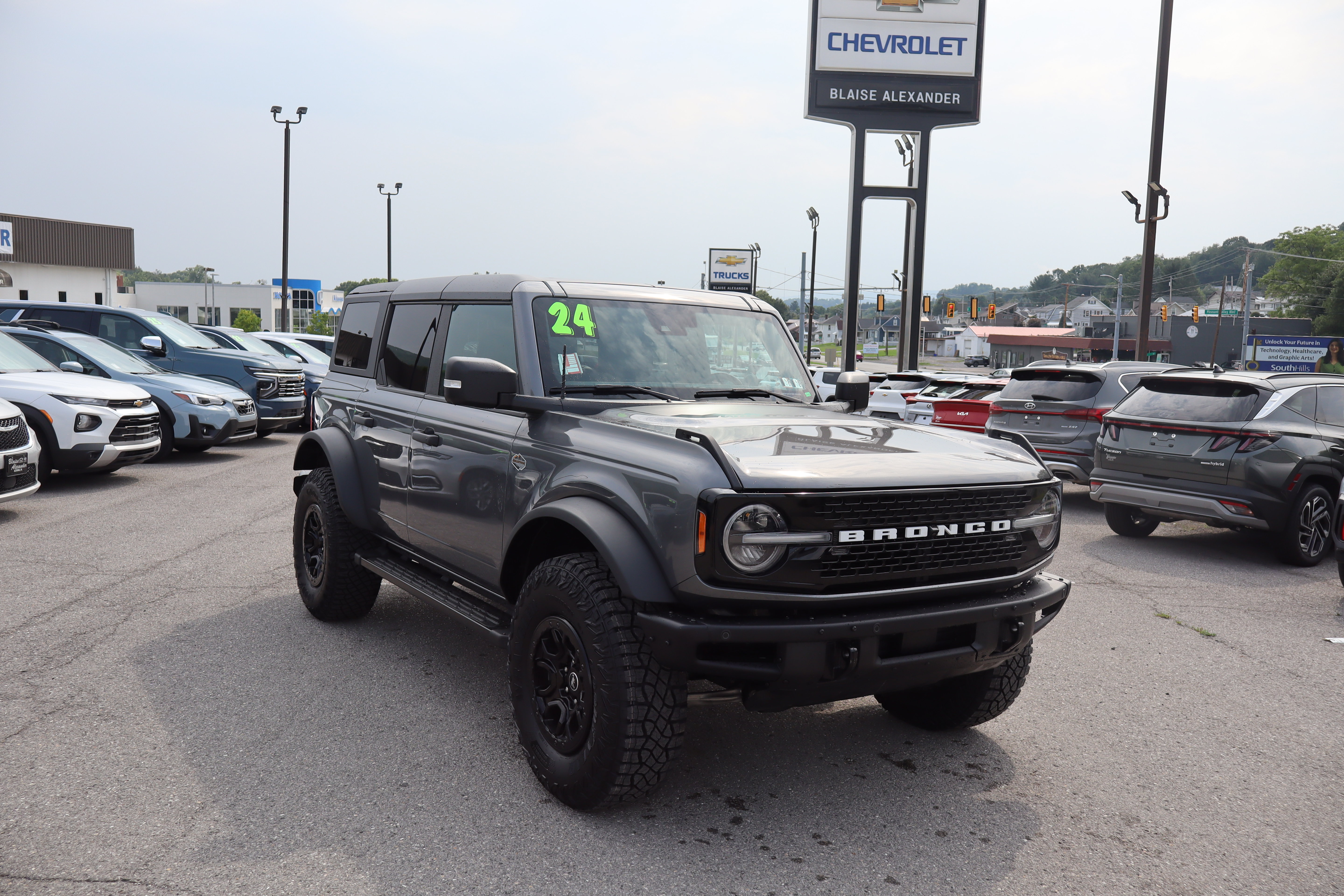 Used 2024 Ford Bronco Wildtrak AWD/4WD image 1
