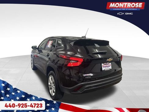 Used 2024 Chevrolet Trax LS image 3
