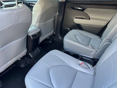 Used 2026 Toyota Highlander XLE AWD/4WD image 14