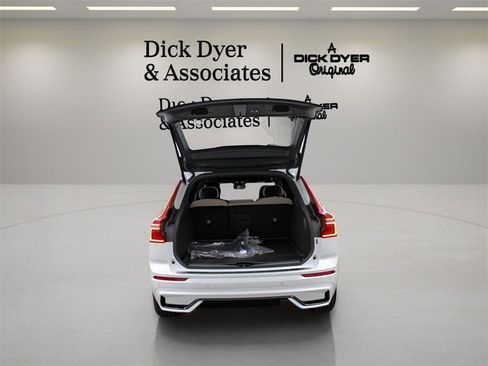 New 2026 Volvo XC90 B5 Ultra w/ Protection Package Premier image 7