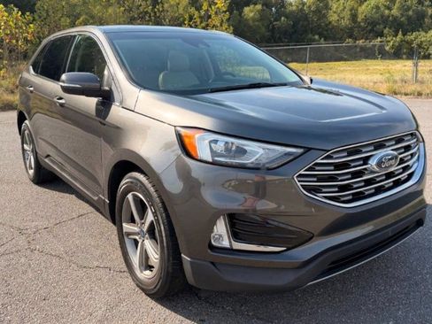 Used 2019 Ford Edge SEL w/ Equipment Group 201A FWD image 12