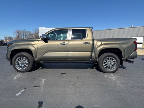 Used 2025 Toyota Tacoma Limited image 4