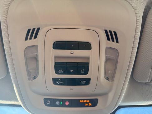 Used 2023 Buick Envision Avenir image 25