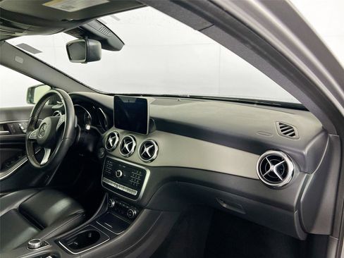 Used 2018 Mercedes-Benz GLA 250 4MATIC image 25