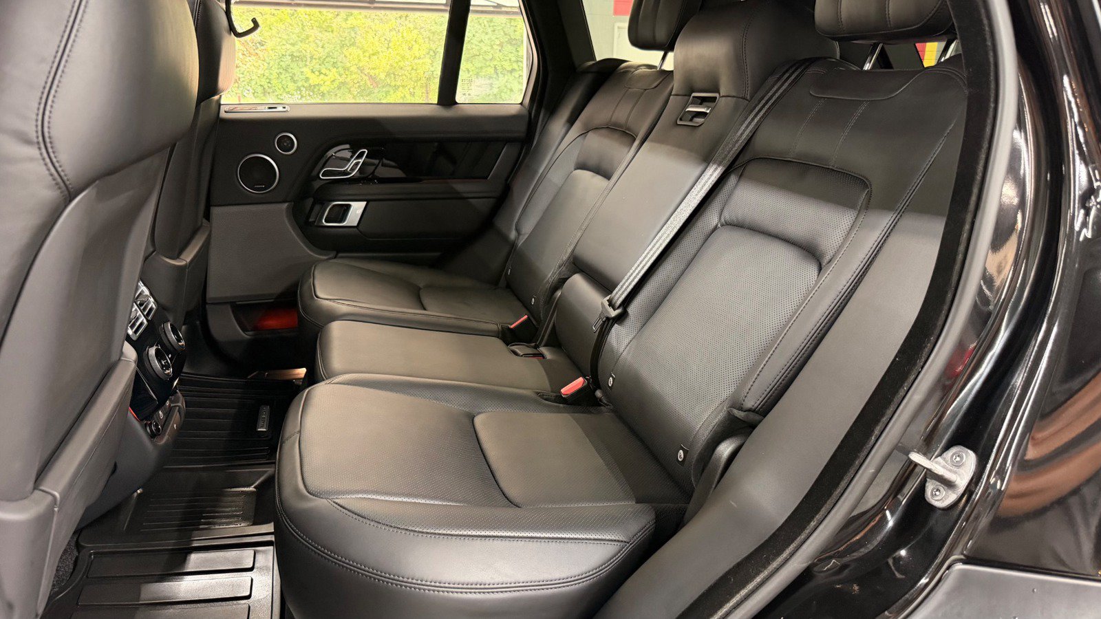 Used 2022 Land Rover Range Rover P525 Westminster Edition AWD/4WD image 32