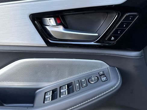 Used 2025 Acura MDX SH-AWD w/ Technology Package image 10