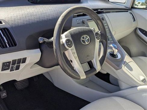 Used 2015 Toyota Prius Two image 9