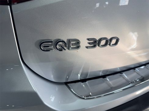 Used 2023 Mercedes-Benz EQB 300 4MATIC w/ Pinnacle Package image 23