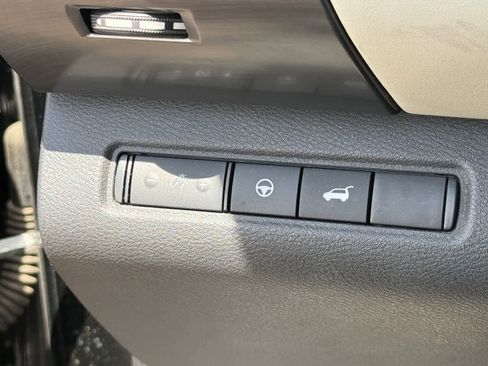 Used 2022 Nissan Pathfinder SL FWD image 23