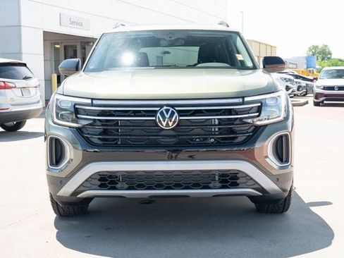 New 2026 Volkswagen Atlas Peak Edition AWD/4WD image 9