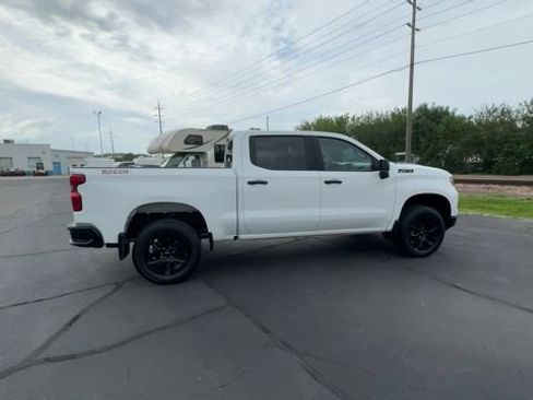 Used 2025 Chevrolet Silverado 1500 Custom Trail Boss w/ LPO, Dark Essentials Package AWD/4WD image 9