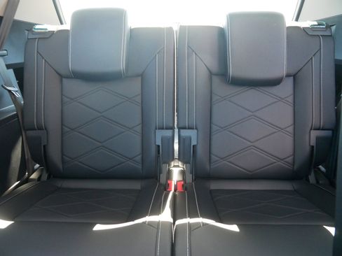 New 2026 Volkswagen Atlas SE image 6