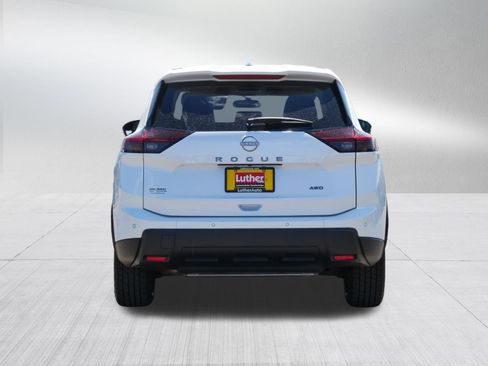 Used 2025 Nissan Rogue SV AWD/4WD image 6