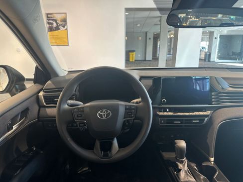 Used 2025 Toyota Camry LE image 34