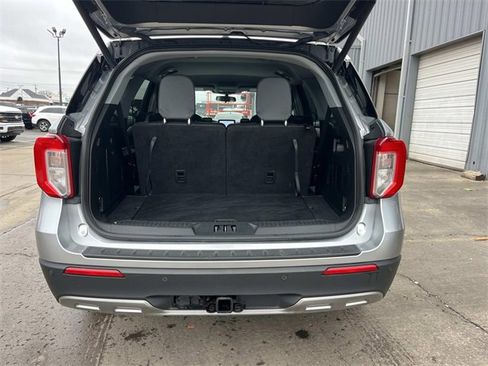 Used 2022 Ford Explorer XLT w/ Equipment Group 202A image 12