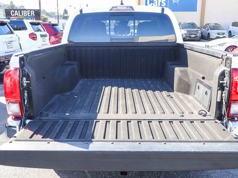 Certified 2020 Toyota Tacoma SR5 image 28