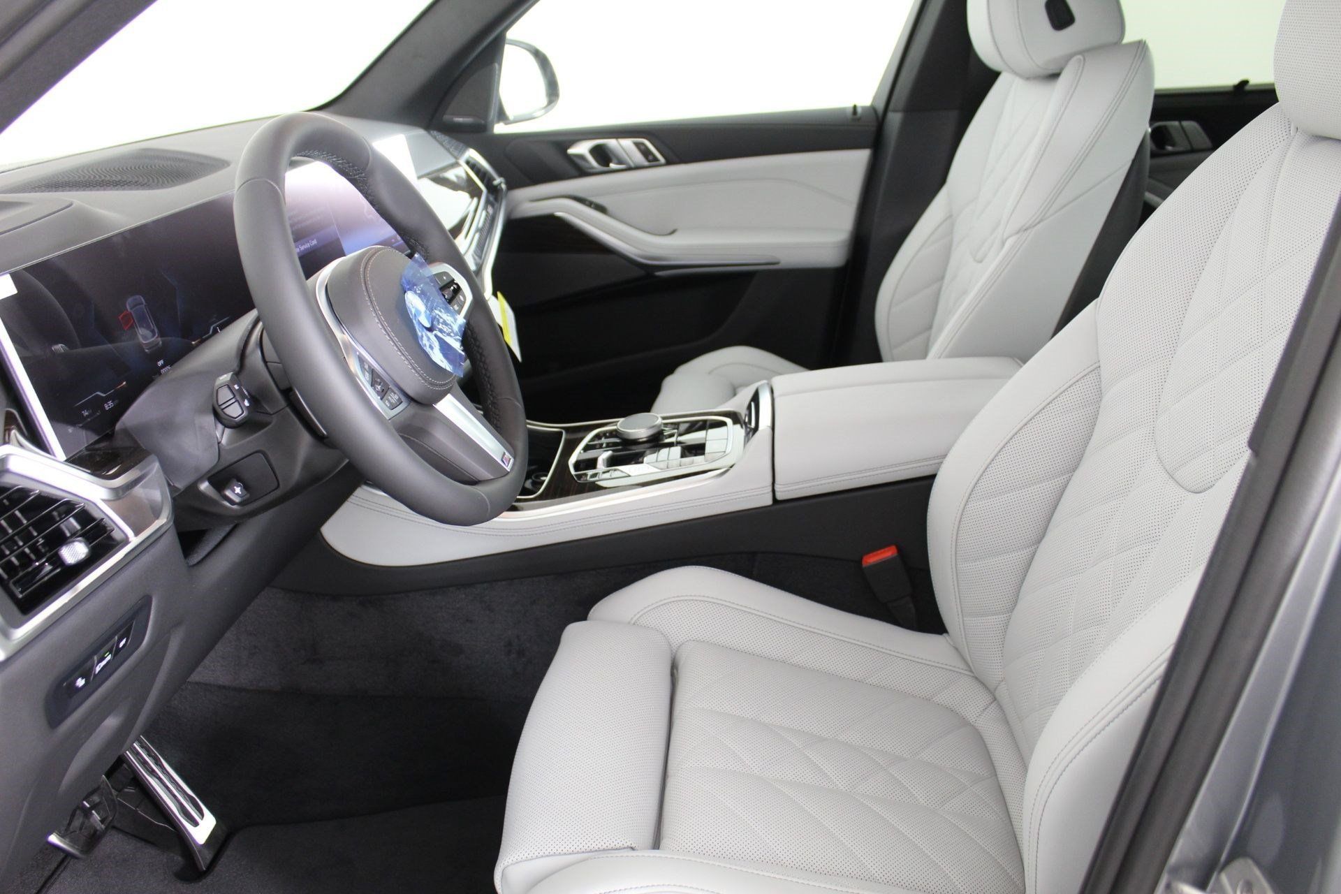 Used 2026 BMW X5 xDrive40i w/ M Sport Package AWD/4WD image 5