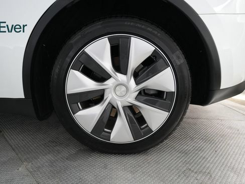 Used 2023 Tesla Model Y Long Range AWD/4WD image 9