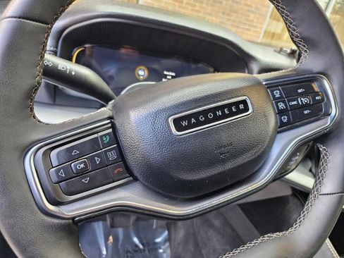 Used 2023 Jeep Wagoneer Series II image 39