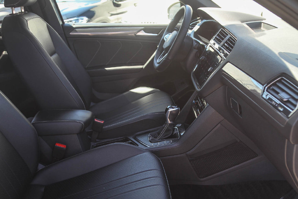 Used 2024 Volkswagen Tiguan SE R-Line FWD image 12