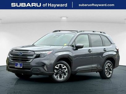 Used 2025 Subaru Forester Premium w/ Convenience Package #1
