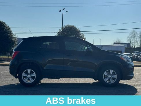 Used 2022 Chevrolet Trax LS w/ Tint and Cruise Package image 11
