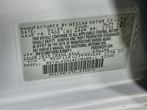 Used 2025 Nissan Versa SR FWD image 12