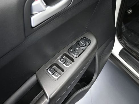 Used 2020 Kia Sportage LX image 13