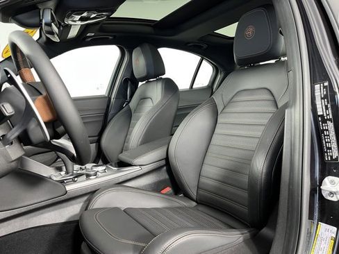 Used 2025 Alfa Romeo Giulia AWD w/ Driving Assist Package image 17