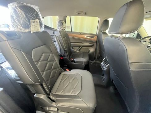 New 2026 Volkswagen Atlas SE image 24