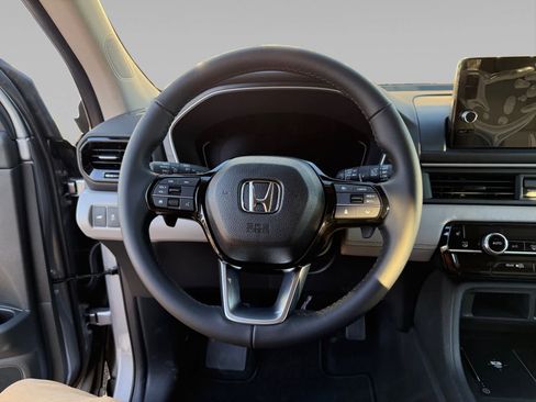 Used 2025 Honda Pilot EX-L image 12