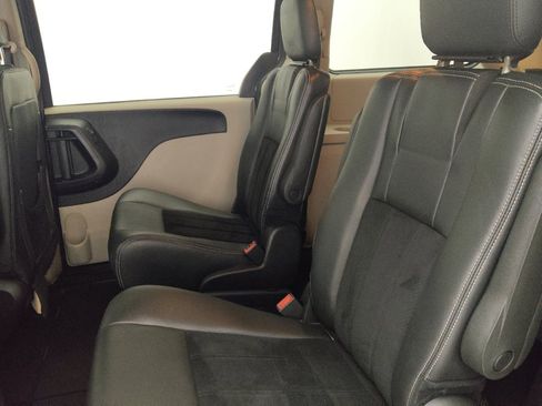 Used 2018 Dodge Grand Caravan SXT FWD image 17
