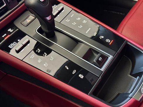 Certified 2025 Porsche Macan S AWD/4WD image 26