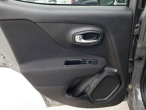 Used 2021 Jeep Renegade Latitude AWD/4WD image 13