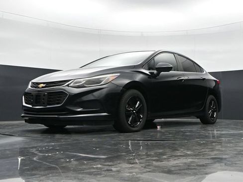 Used 2016 Chevrolet Cruze LT w/ LT Convenience Package FWD image 40