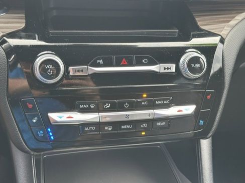 Used 2022 Ford Explorer Limited w/ Equipment Group 301A image 31