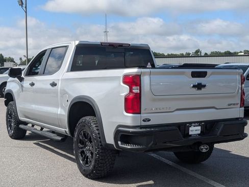 Used 2022 Chevrolet Silverado 1500 ZR2 w/ Technology Package AWD/4WD image 5