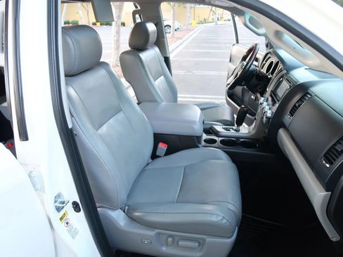 Used 2016 Toyota Sequoia Platinum image 21