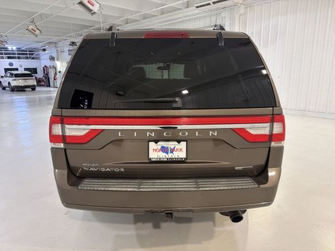 Used 2015 Lincoln Navigator 2WD image 27