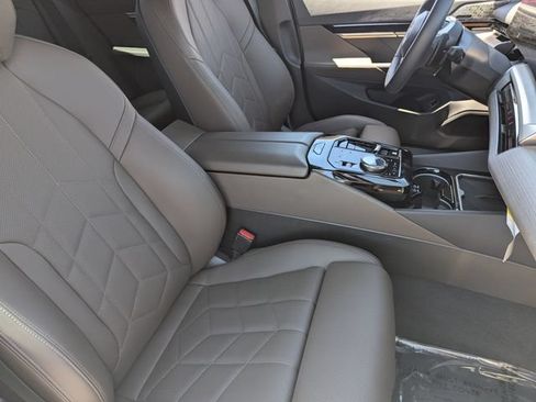 Used 2025 BMW 530i xDrive AWD/4WD image 12