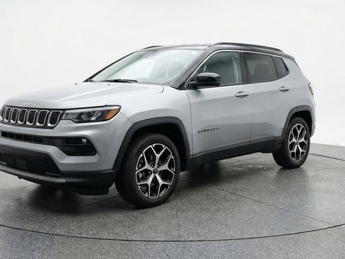 Used 2025 Jeep Compass Limited image 3