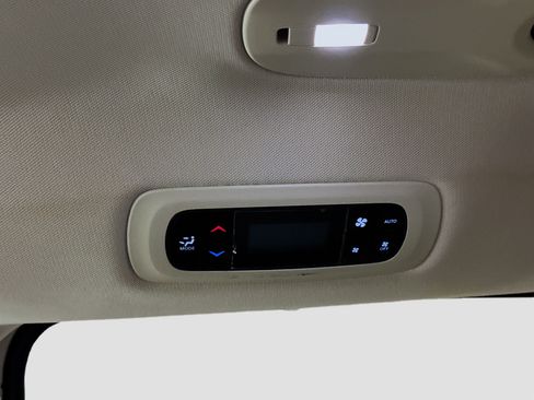 Used 2017 Chrysler Pacifica Touring-L image 28