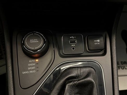 Used 2020 Jeep Cherokee Limited image 17