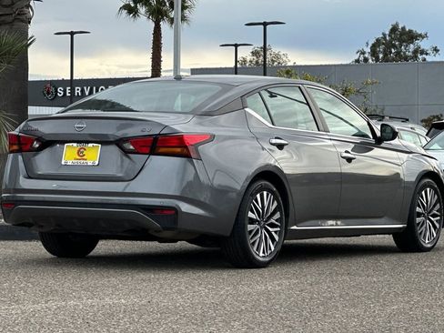 Used 2024 Nissan Altima 2.5 SV image 4