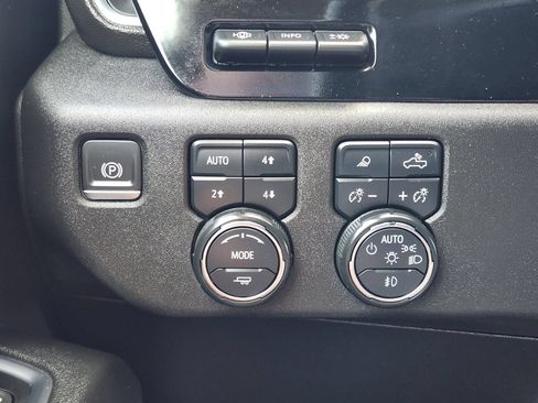 Used 2024 Chevrolet Silverado 2500 High Country w/ Technology Package AWD/4WD image 23