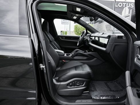 Used 2026 Porsche Cayenne Turbo image 26