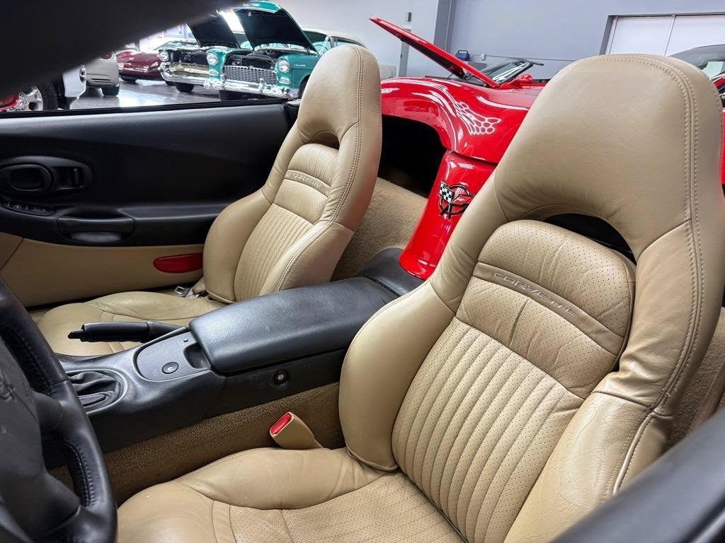 Used 2002 Chevrolet Corvette Coupe w/ Preferred Equipment Group2 RWD image 7