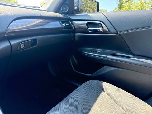 Certified 2017 Honda Accord EX image 17